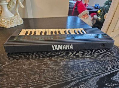 Vintage Yamaha PSS-130 electronic keyboard