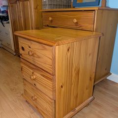 Bedroom furniture set