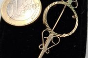 Vintage 9ct yellow gold Half sovereign coin holder brooch