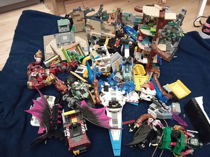 Lego 23kg for 200e / selling figures separately 120 for 300e