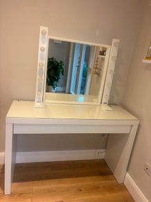 makeup table