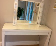 makeup table