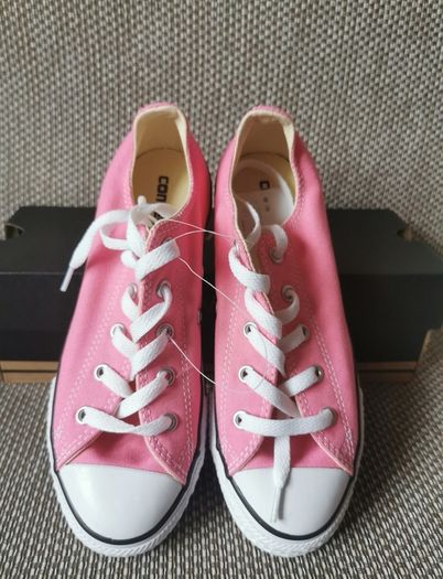 Girl's runners NEW size UK 2