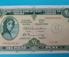 Irish 1969  Lavery One pound banknote in Very Fine condition