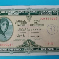 Irish 1969  Lavery One pound banknote in Very Fine condition