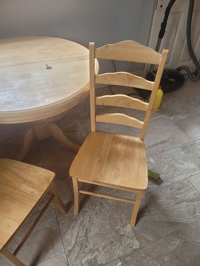 Dining table Free