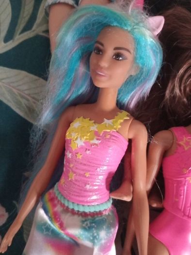 large bundle barbie /ken dolls