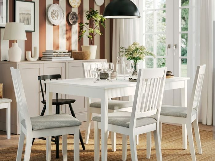 Dining table and 4 chairs