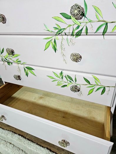 Chest of drawers