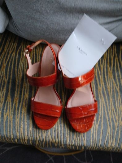 Ladies  Lk bennett  new size 38 uk 5 beautiful sandles classic