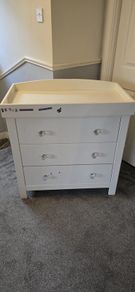 Childrens changing table and chest of drawers
