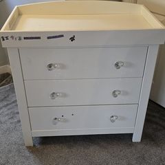 Childrens changing table and chest of drawers