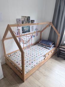 Wooden house-style single bed frame