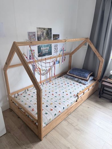 Wooden house-style single bed frame
