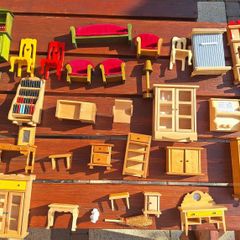 dolls' house furniture