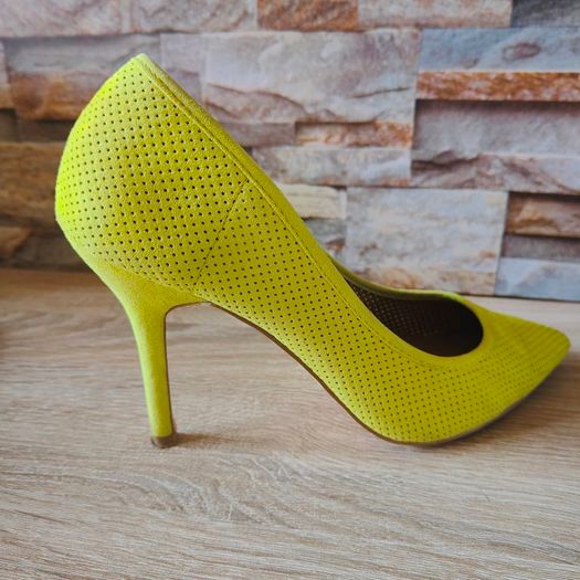 Yellow  Suede High Heels, size 6