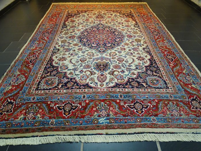 Huge P.ersian Medallion Rug 3.55m x 2.55m (MED)
