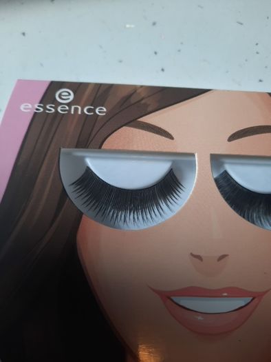 eyelashes
