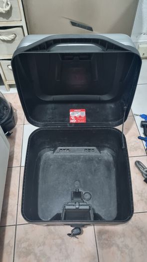 GIVI B32 BOLD, 32L Motorcycle Top Box
