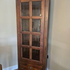 Corner cabinet