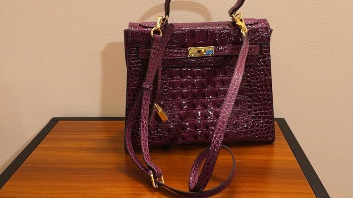 beautiful hand/shoulder bag