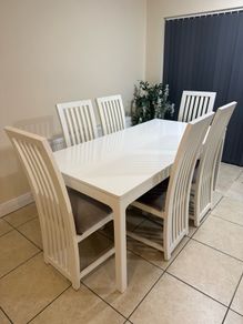 dining table & chairs
