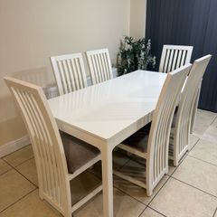 dining table & chairs