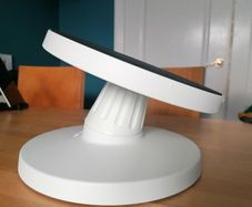 Tilting cake turntable