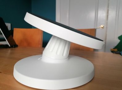 Tilting cake turntable