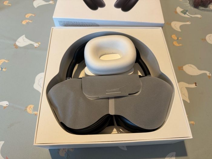 Apple AirPods Max (USB-C) - Like New / Spotless Condition