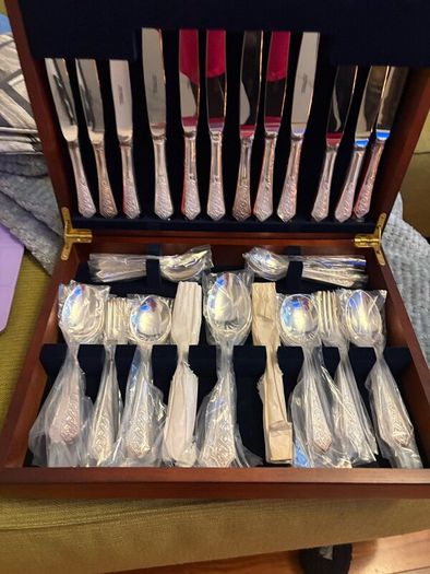 Newbridge Silverware 6 place cutlery set
