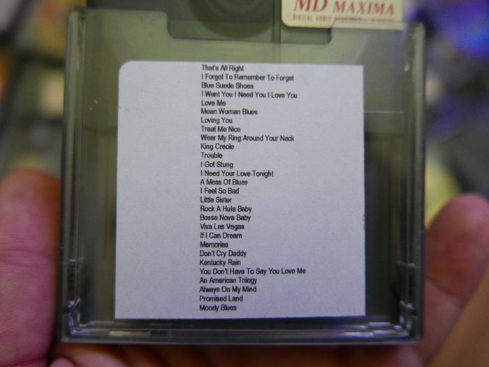 Large collection of assorted MiniDiscs (5 each)