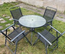 garden table & chairs