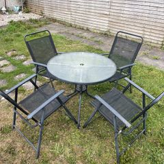 garden table & chairs