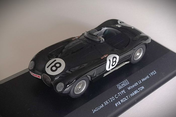 Diecast Model Le Mans Winning Aston Martin & Jaguar - Quartzo 1:43
