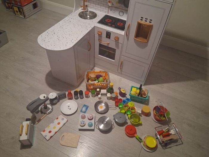 Little Chef Modern Deluxe Wooden Kitchen and Breakfast Bar