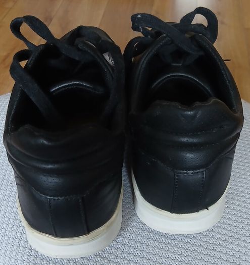 Mens McKenzie trainers  size 10 .15 euro