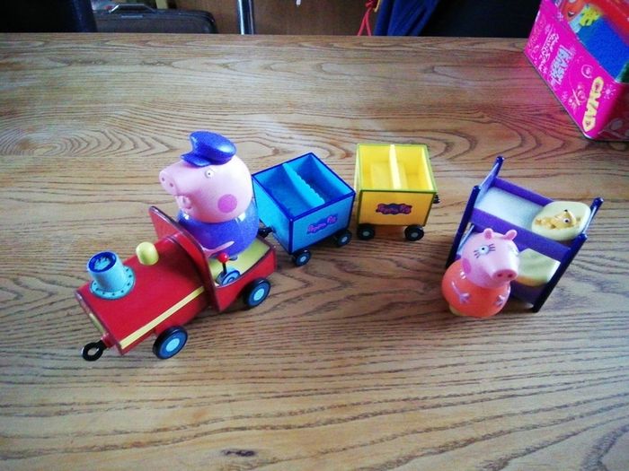 Peppa Pig Train and Bunkbeds