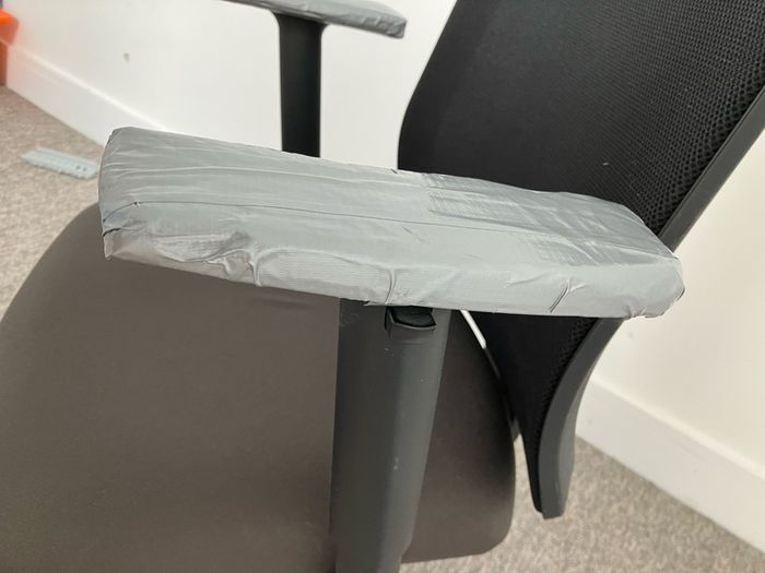 BOSS Design Swivel Chair