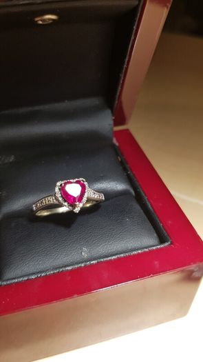 9 ct  gold ring Rubies and diamonds