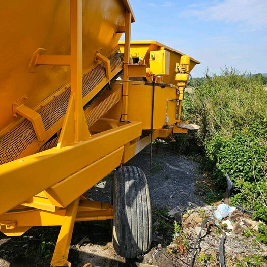 Mobile batching plant