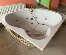 Corner Jazuzzi bath