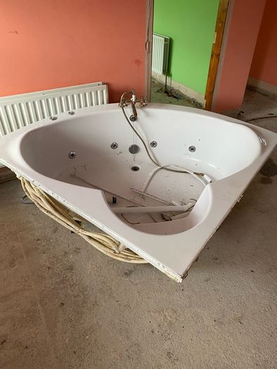 Corner Jazuzzi bath