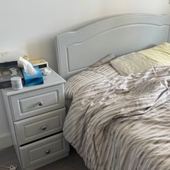 Double bed with headboard