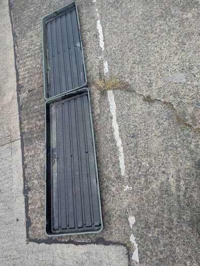 Shallow planters x2