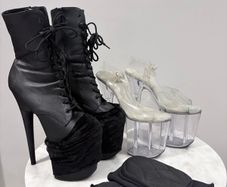 Pole dancing footwear