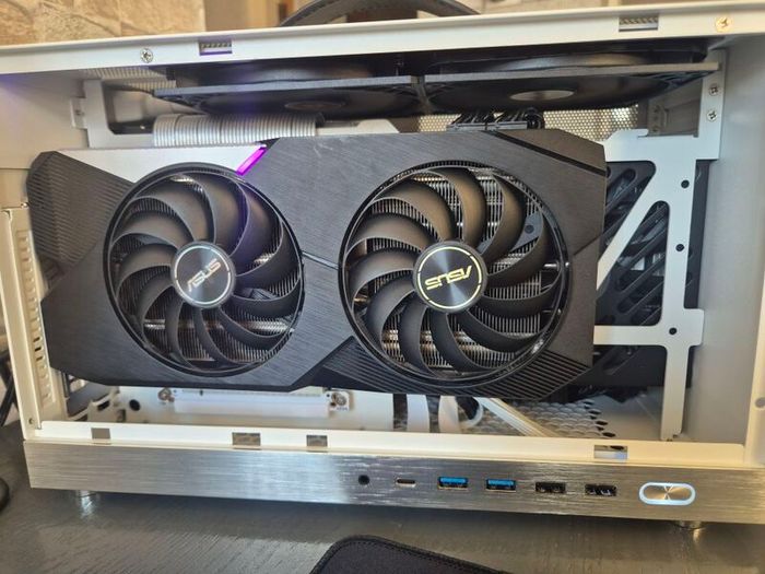 Tiny ITX gaming pc setup - RTX 3070, Intel i7, 16GB DDR4, 512GB m.2 SSD