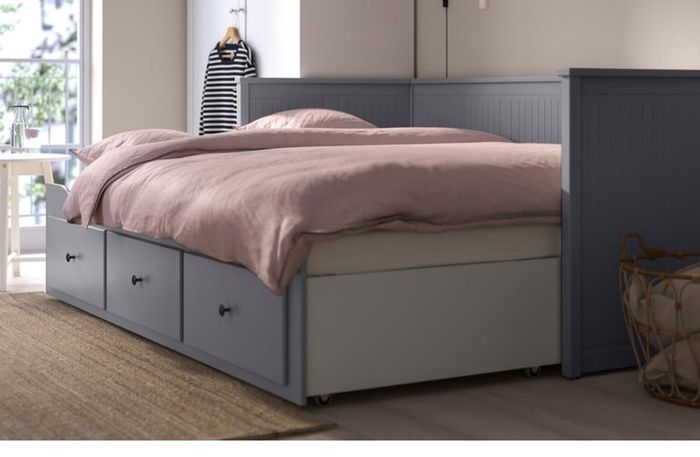 Day bed extendable to double