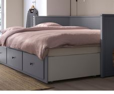 Day bed extendable to double