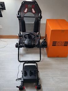 Logitech G920 racing wheel and seat